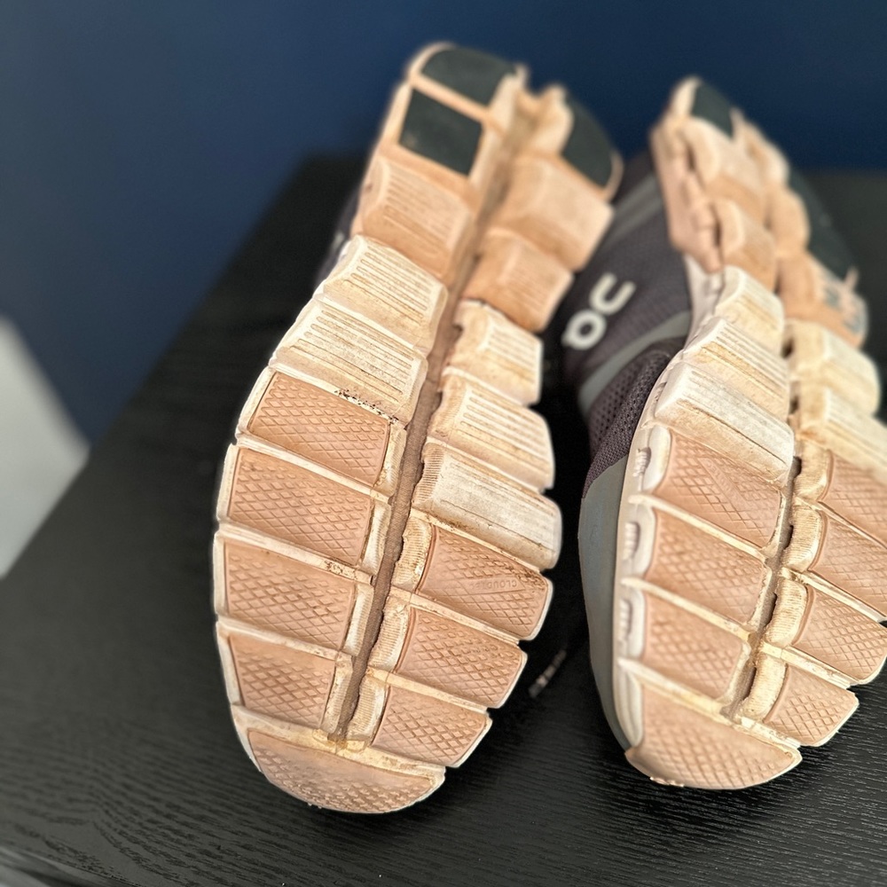 On Cloudflow Running Shoes - image 4